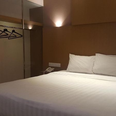 Kharisma Hotel Madiun Ngoại thất bức ảnh