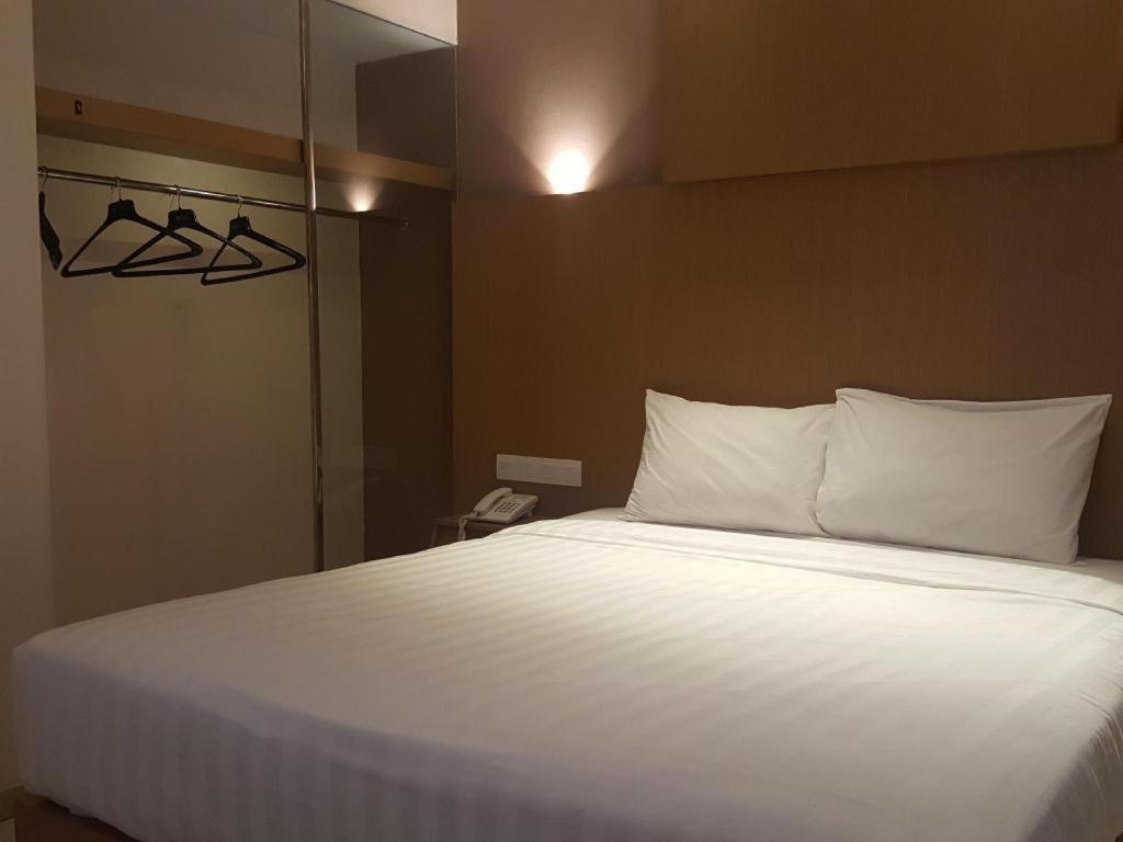 Kharisma Hotel Madiun Ngoại thất bức ảnh