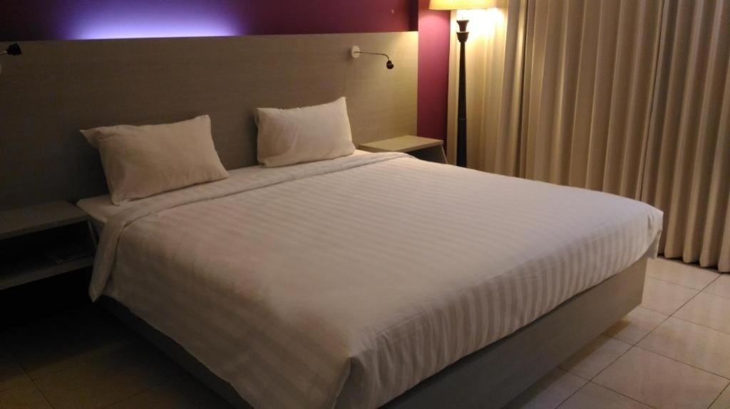 Kharisma Hotel Madiun Ngoại thất bức ảnh
