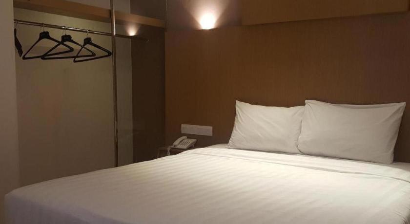Kharisma Hotel Madiun Ngoại thất bức ảnh