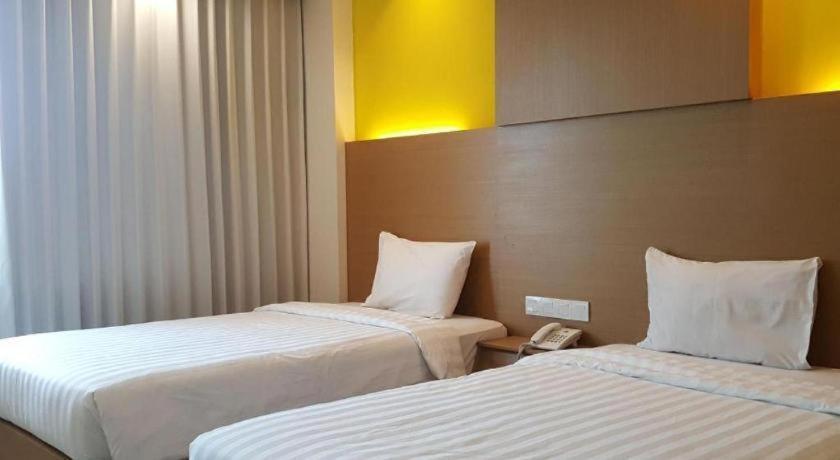 Kharisma Hotel Madiun Ngoại thất bức ảnh