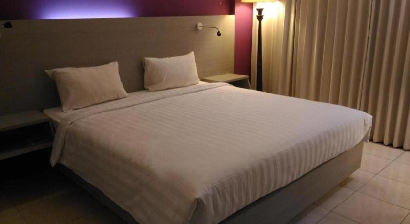 Kharisma Hotel Madiun Ngoại thất bức ảnh