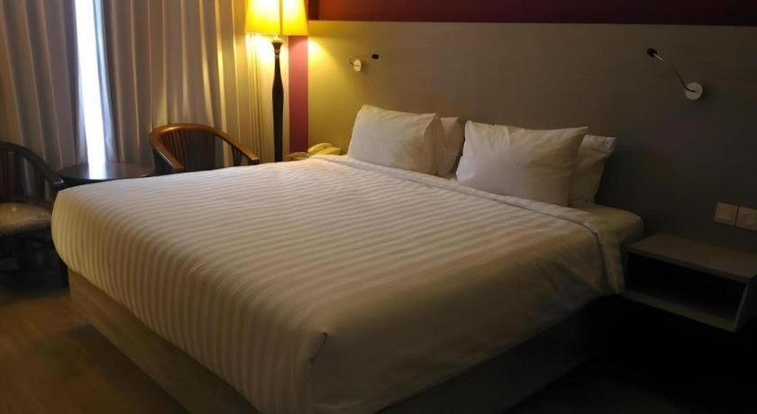 Kharisma Hotel Madiun Ngoại thất bức ảnh