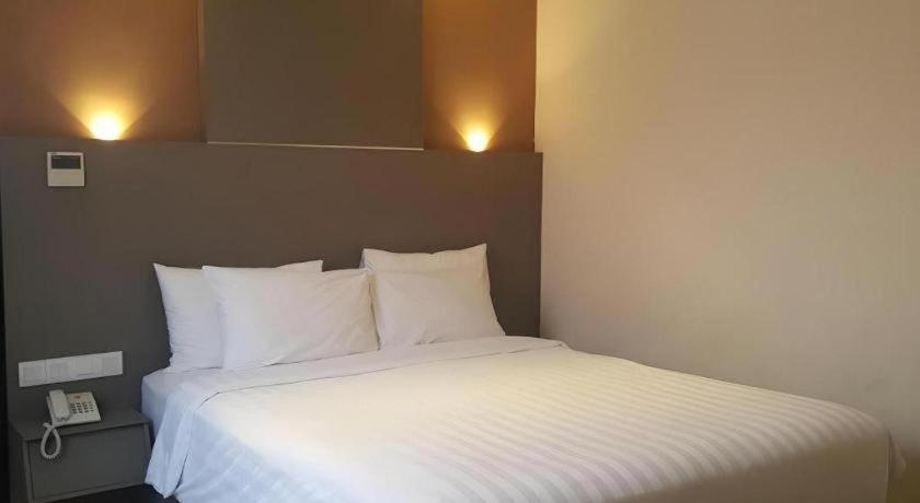 Kharisma Hotel Madiun Ngoại thất bức ảnh
