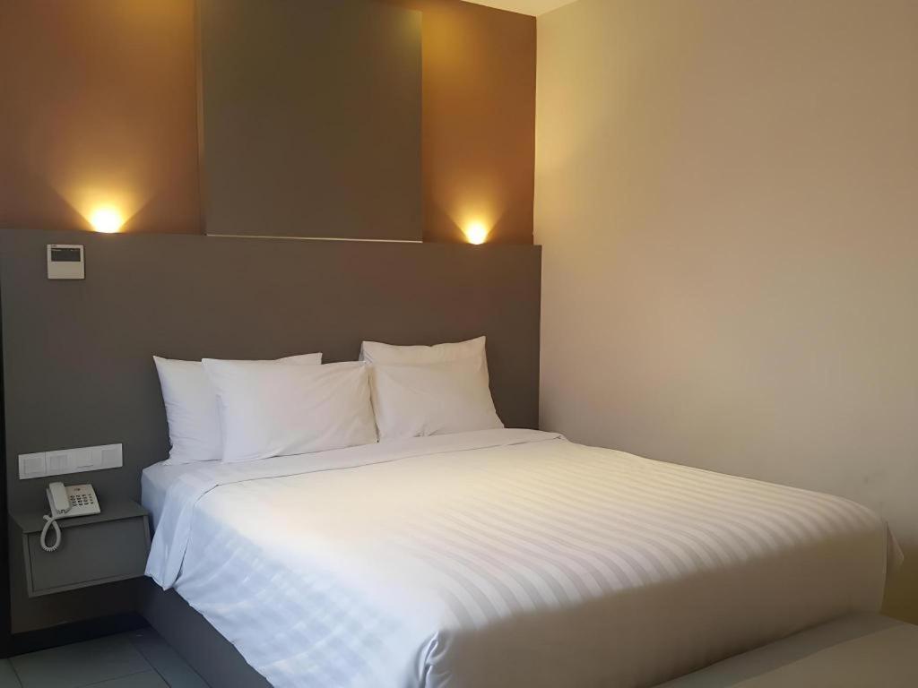 Kharisma Hotel Madiun Ngoại thất bức ảnh