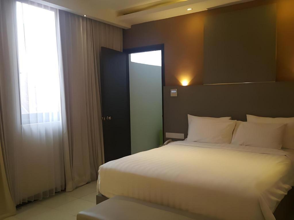 Kharisma Hotel Madiun Ngoại thất bức ảnh